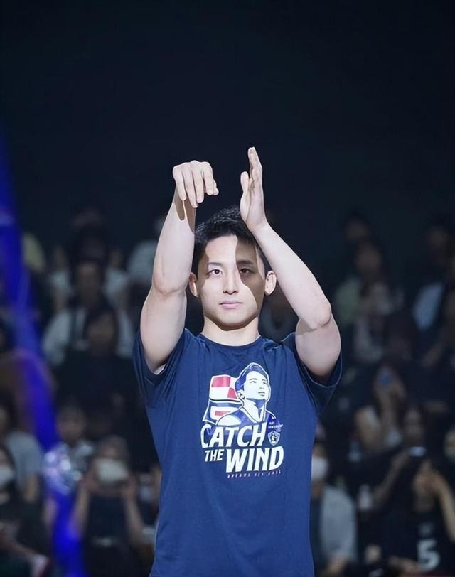 亚洲优秀篮球员代表球队参加青年比赛，展现潜力的简单介绍