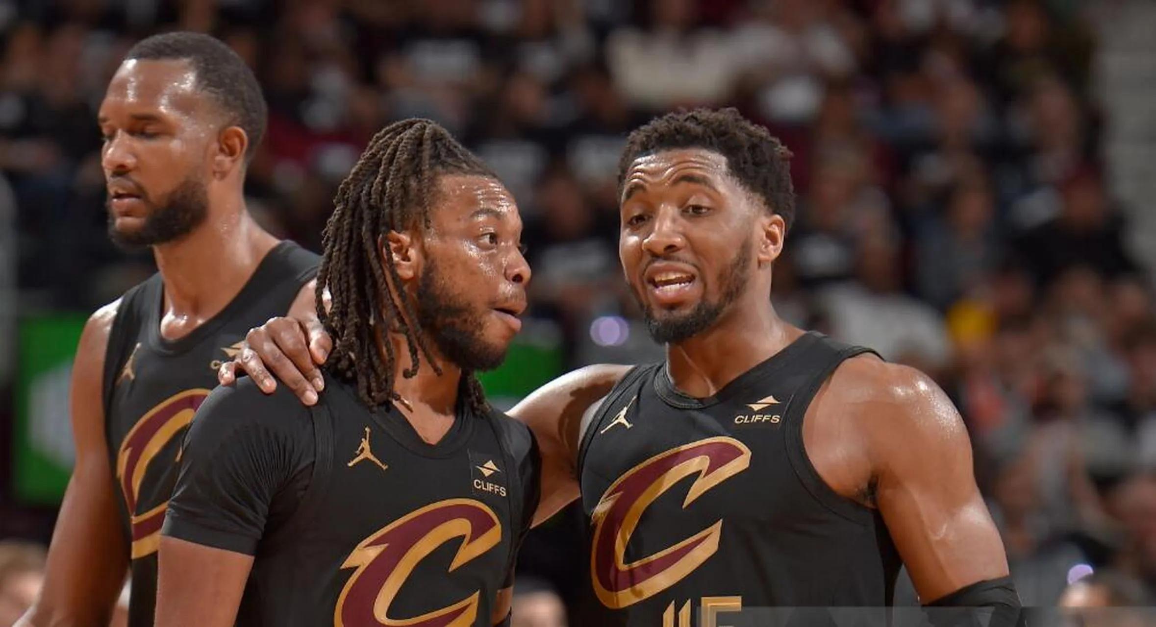 群雄逐鹿篮球场，胜负悬念引人入胜的简单介绍