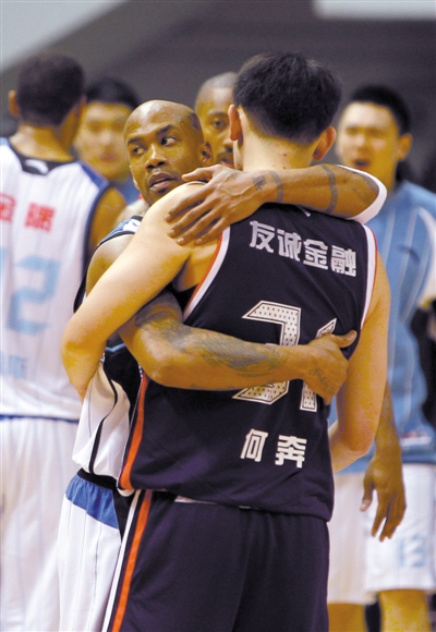 湖北男篮主场告捷，取得季后赛入场券