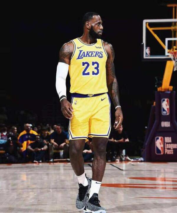 开拓者球员技高一筹，凭借默契士气获胜的简单介绍