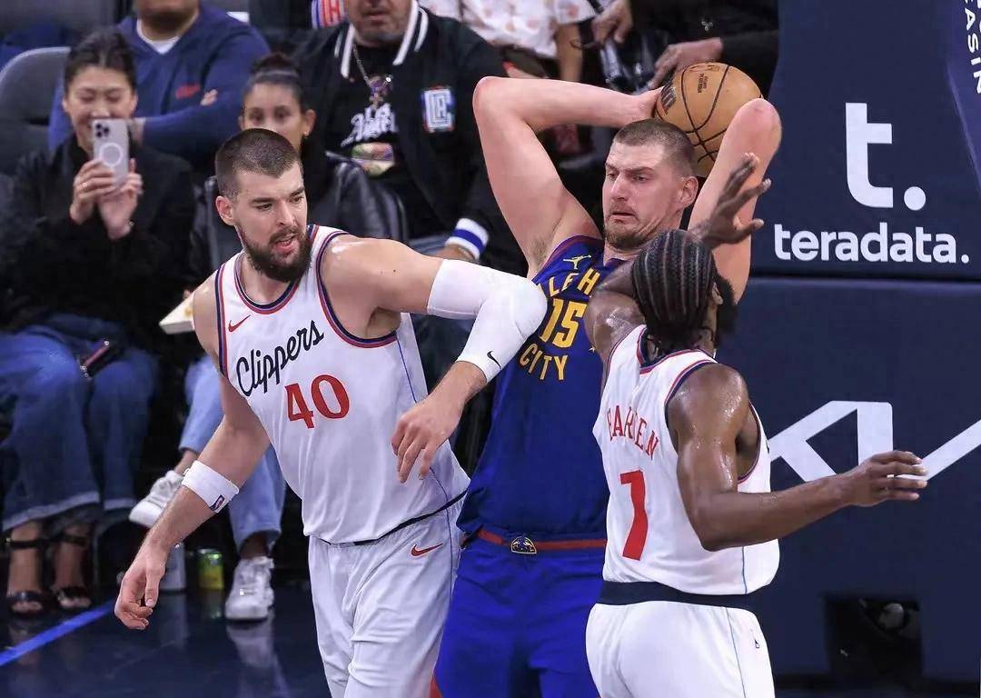 快船主场取胜武切维奇三双表现稳定