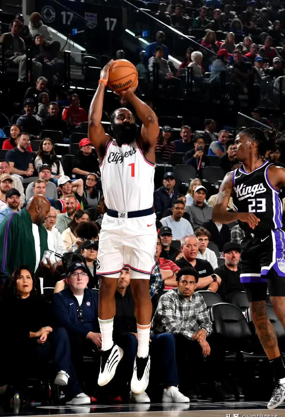 快船主场取胜武切维奇三双表现稳定