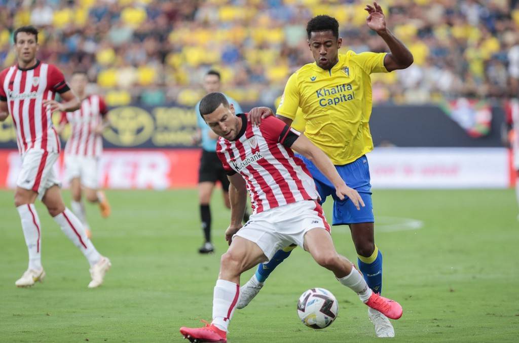 包含博洛尼亚防守稳固，顽强守住胜利的词条