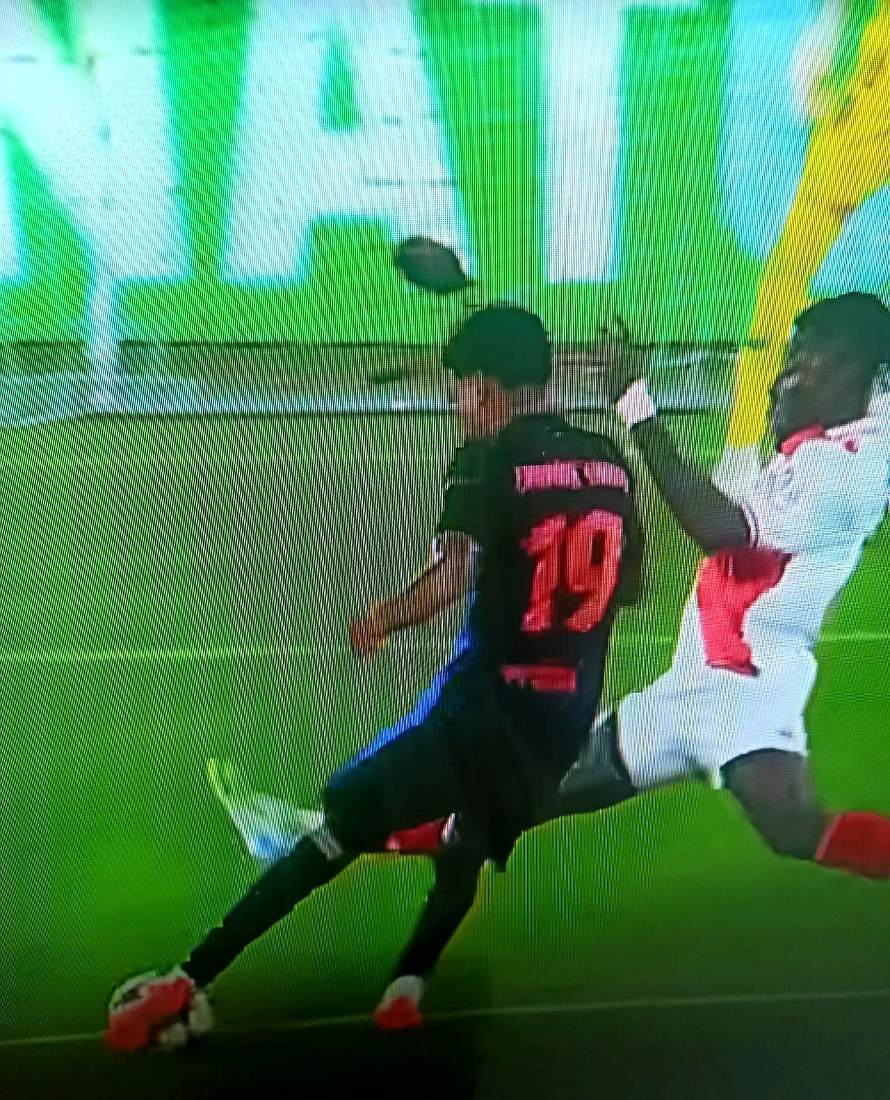 法国队防守失误导致丢球蒙羞