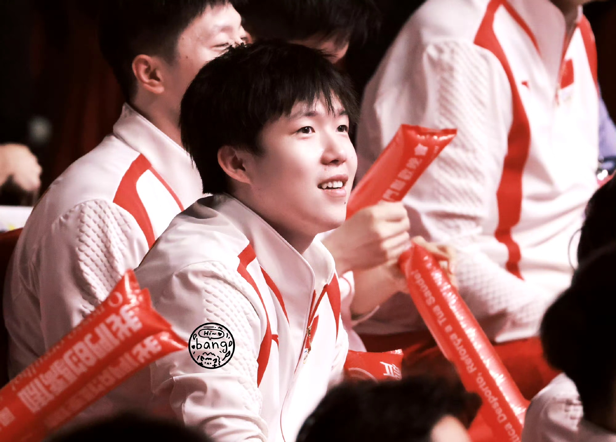 体育场上激情四射,运动员敢为人先的简单介绍