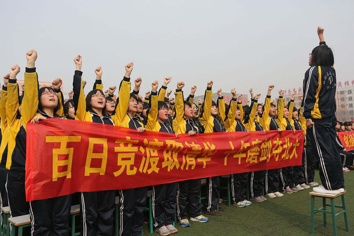 战火连天，球员们全力以赴，誓取胜利的简单介绍