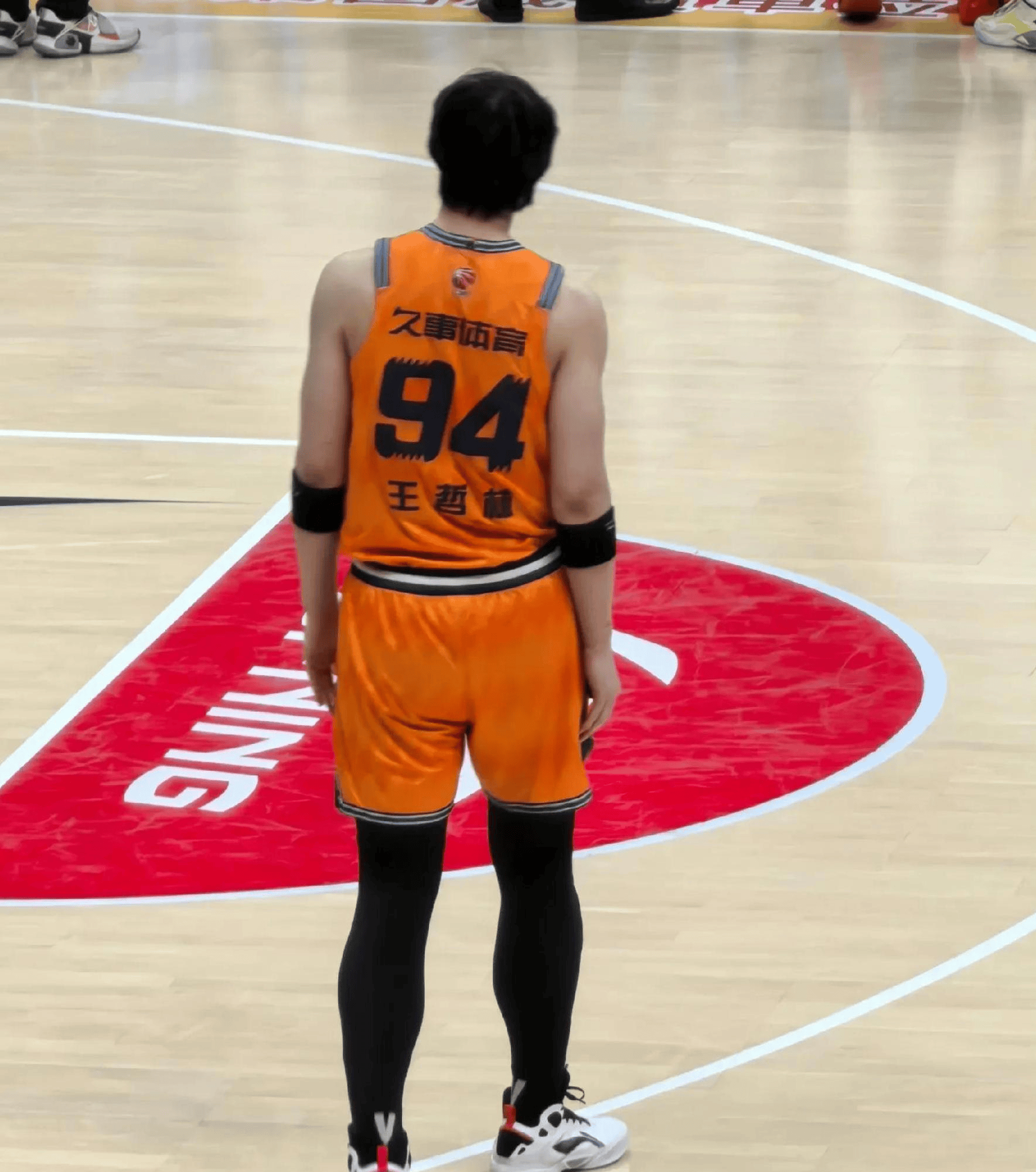 包含上海男篮逆袭新疆队，力挽颓势的词条