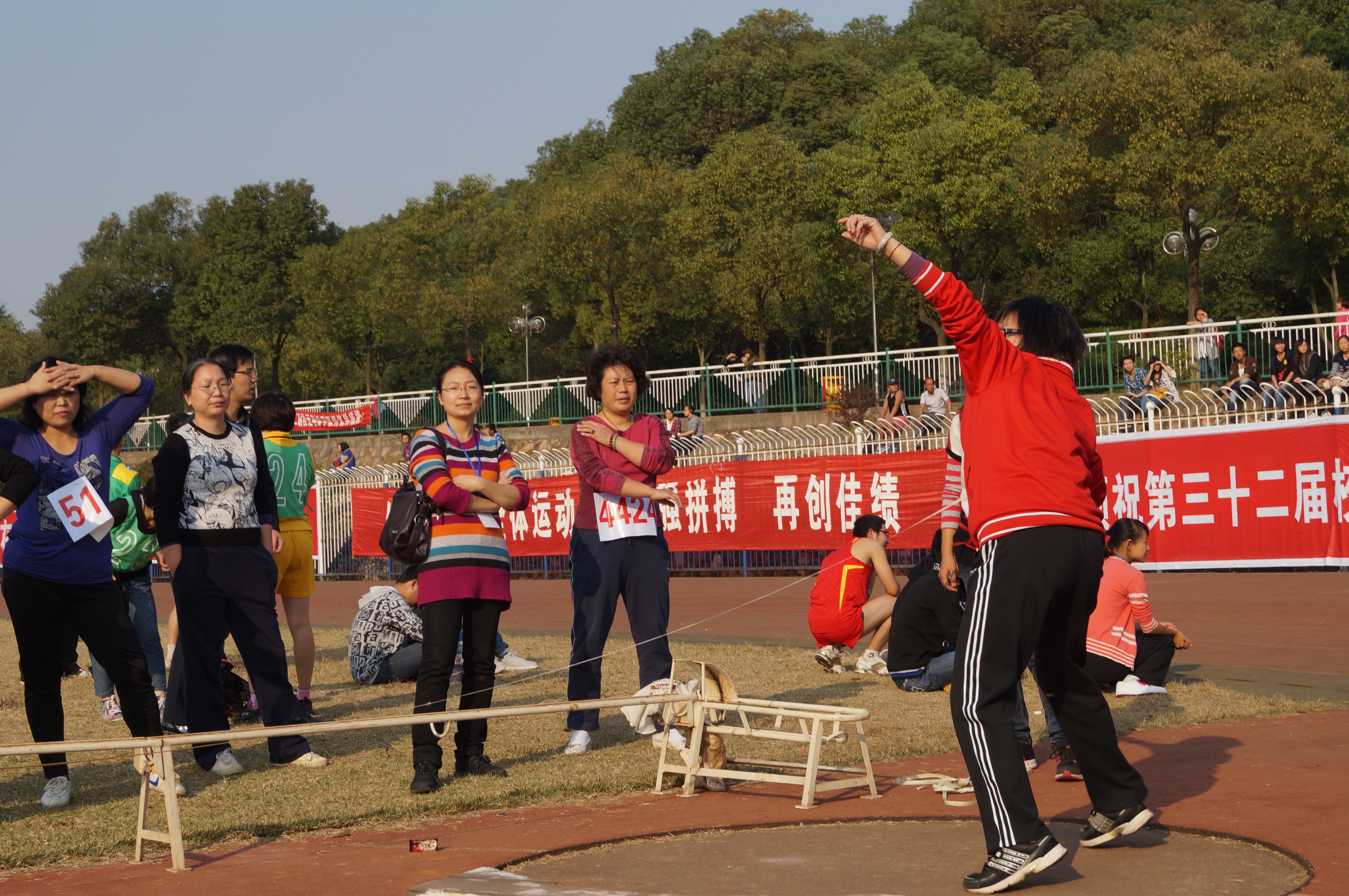 包含跳高比赛惊险连连！美国选手耀眼登顶！的词条