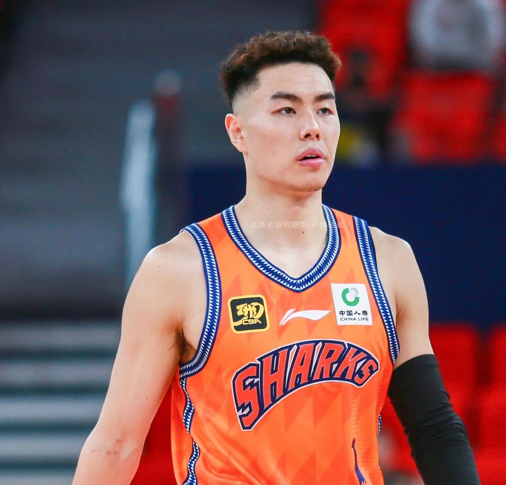 包含本土球员青出于蓝领衔球队，开创新时代的词条