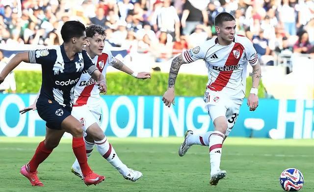 阿根廷球队再次夺冠，激情出击！