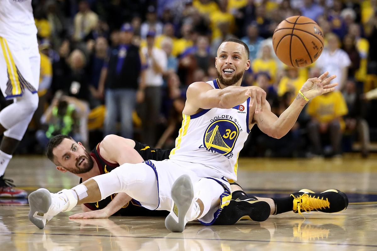 勇士陷入连败泥潭,主帅宣布调整战术 勇士陷入连败泥潭,主帅宣布调整战术