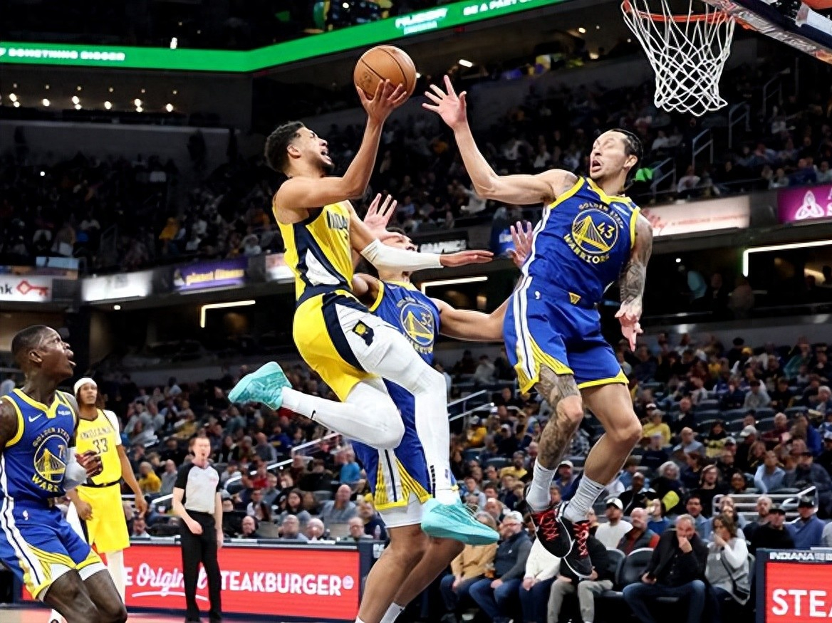 步行者队险胜活塞队，升至东部前四