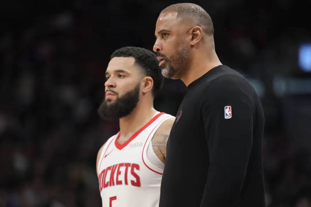 火箭主教练赞扬球队团结一心