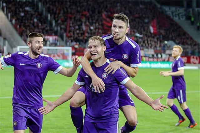 关于卡尔斯鲁厄继续不败,联赛前景一片光明的信息 关于卡尔斯鲁厄继续不败,联赛前景一片光明的信息