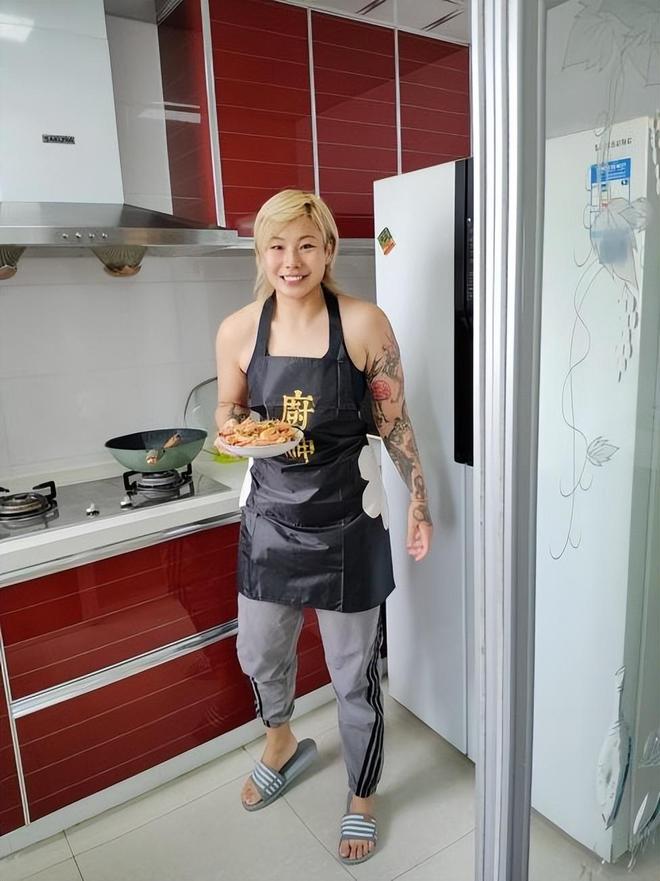 菲律宾运动员在拳击比赛中取得胜利