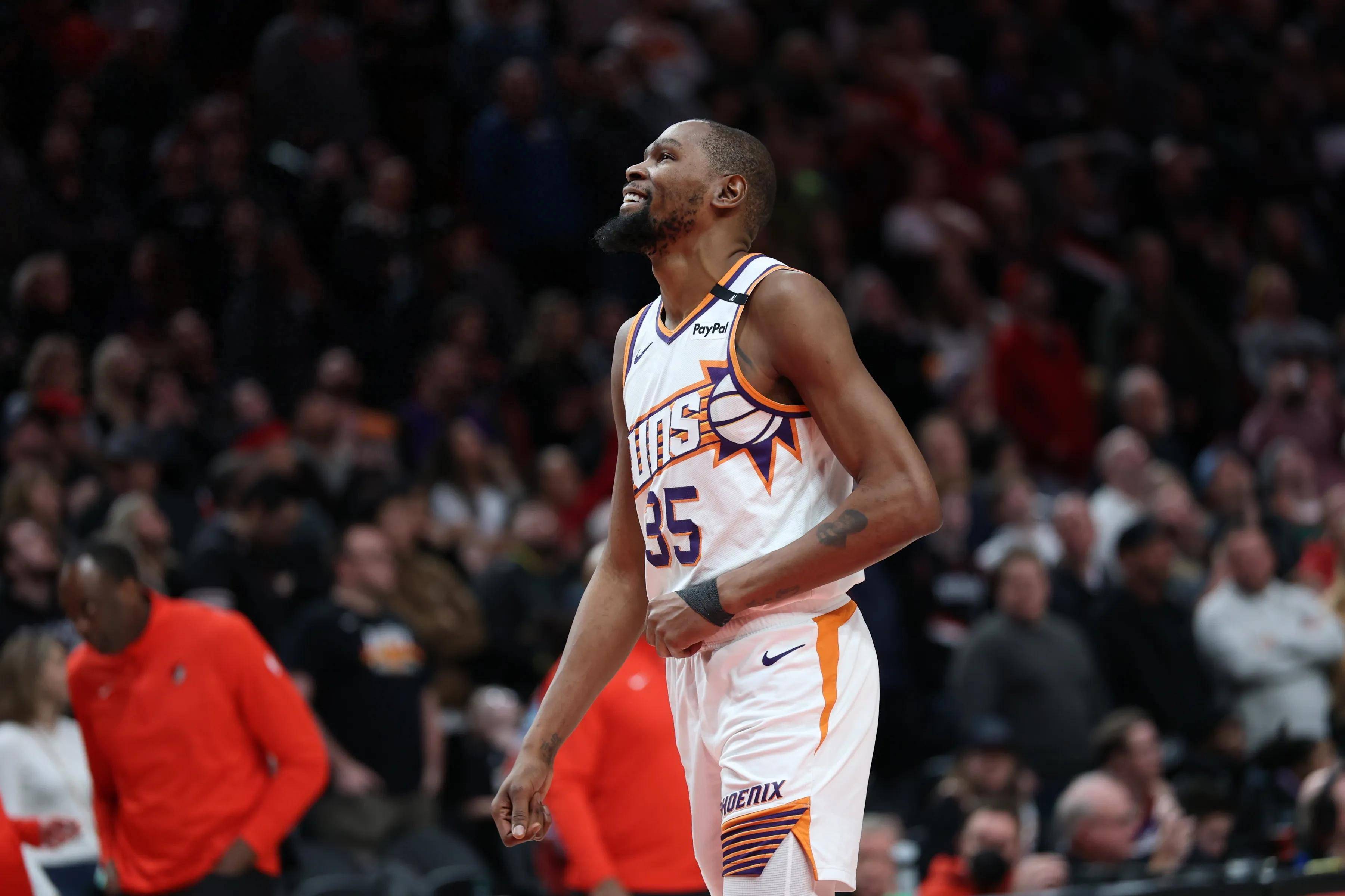 勇士遭遇哈兰德登顶,NBA局势紧张 勇士遭遇哈兰德登顶,NBA局势紧张