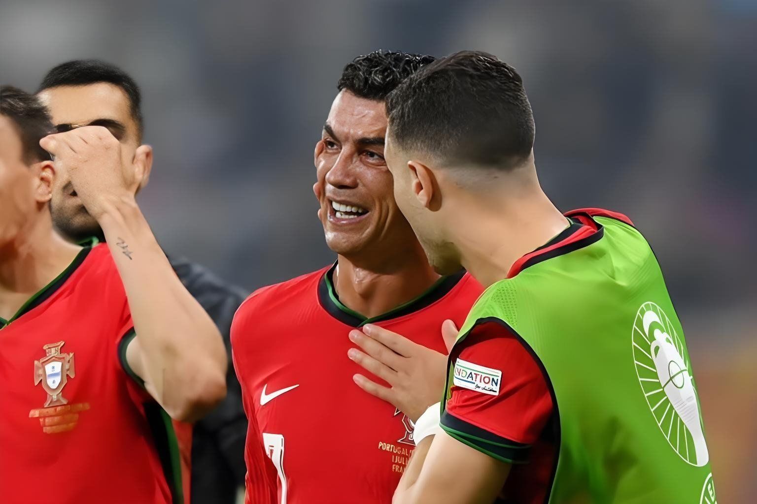 关键比赛中球员风采大放异彩，球迷欣喜不已