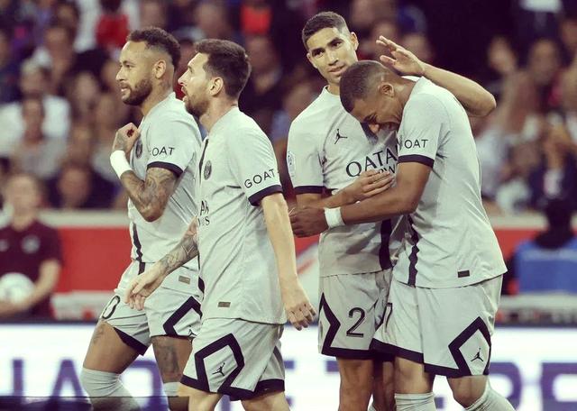 巴黎圣日耳曼大胜，内马尔梅开二度