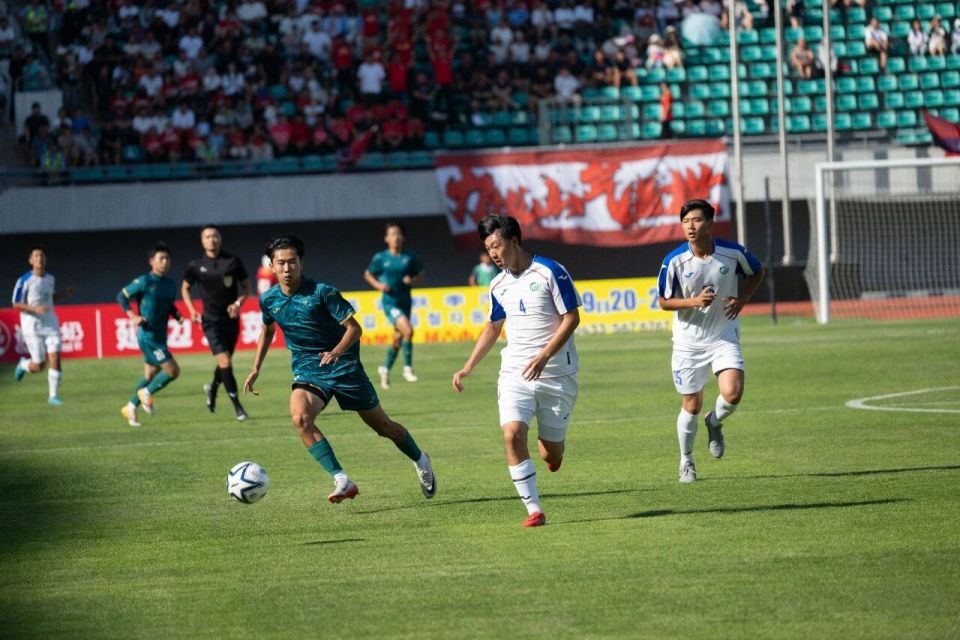 国际足球比赛中球队精神抖擞