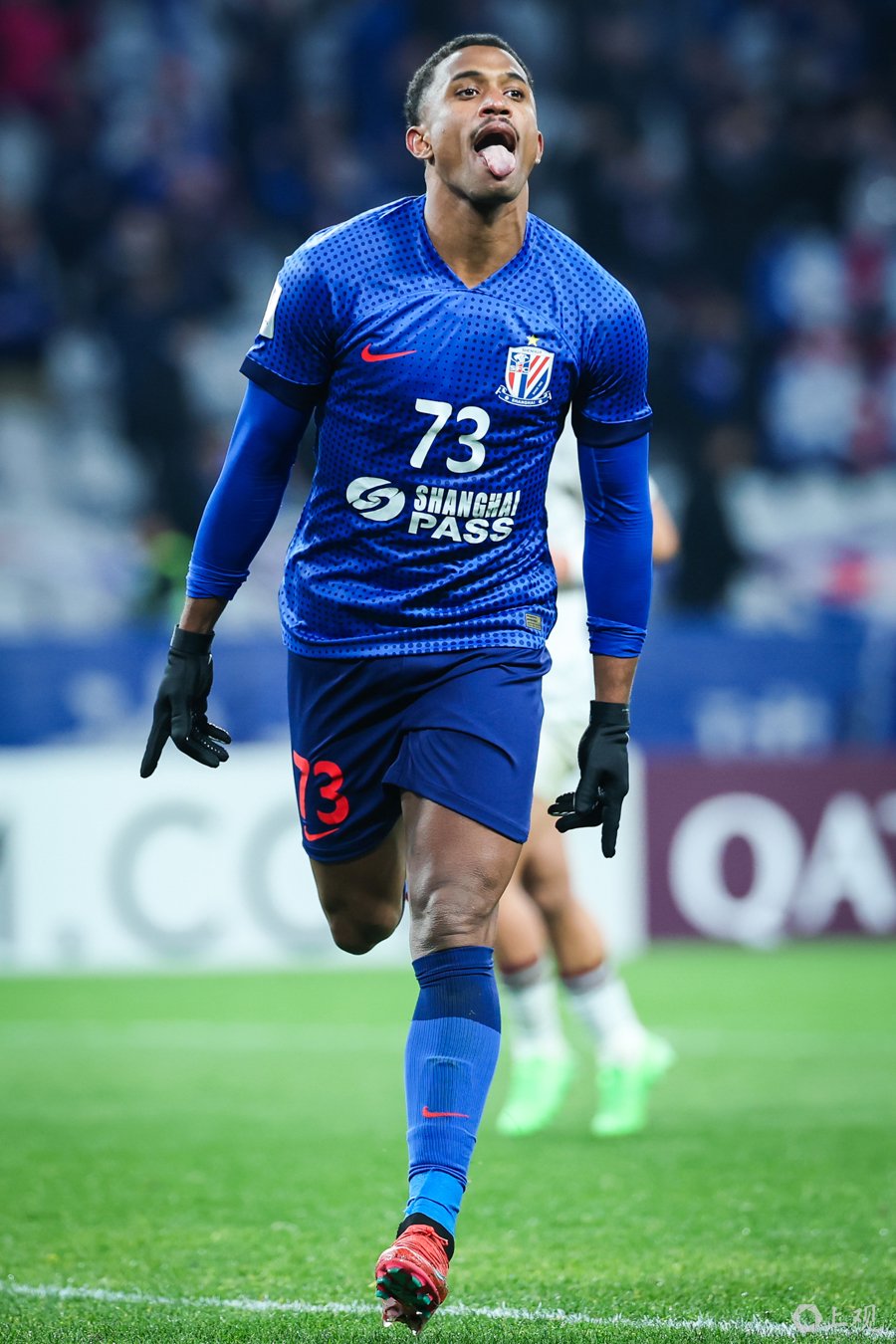 国内足球联赛上海申花队取得胜利