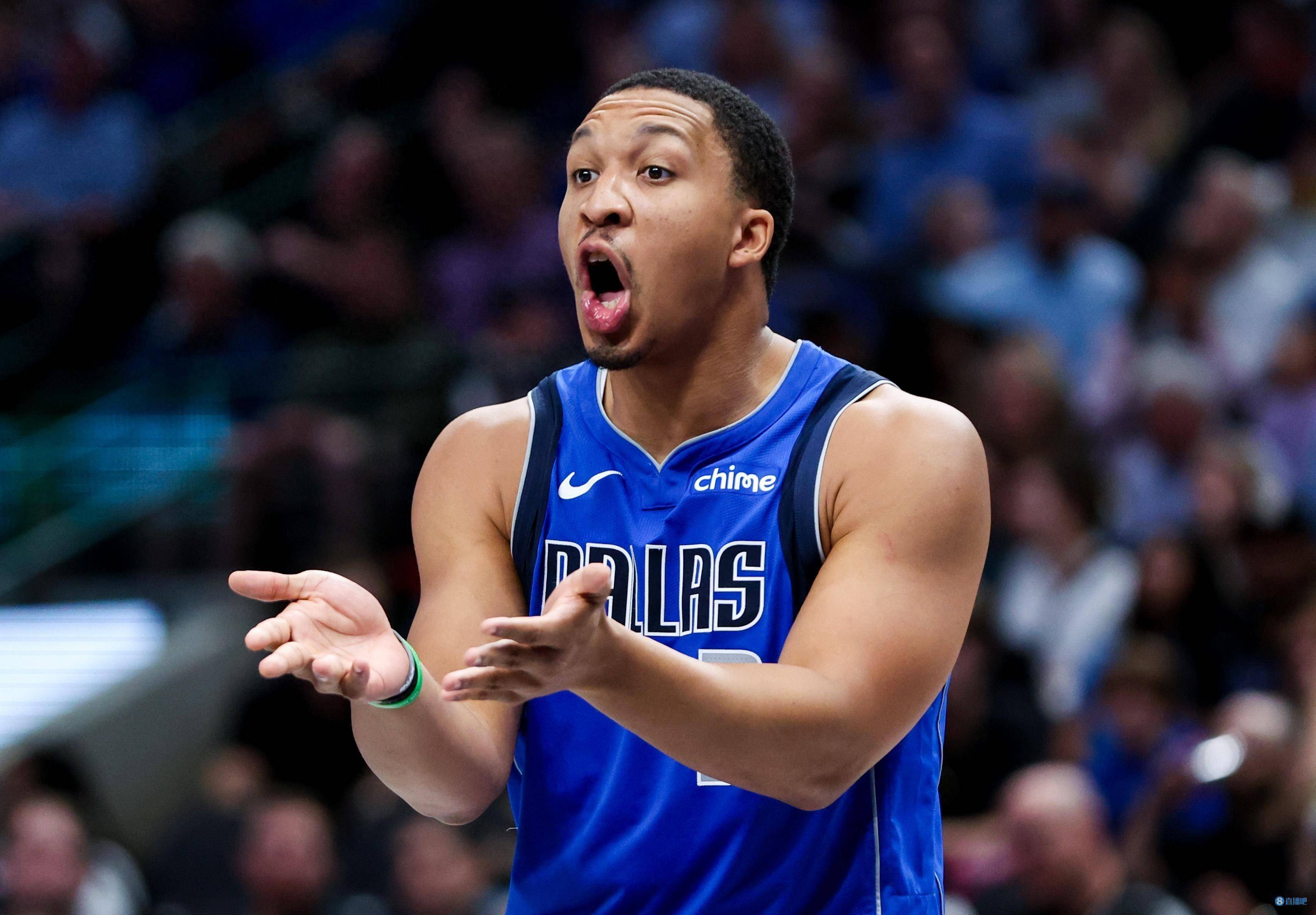 包含开拓者逆转独行侠，客场收获保持逆袭的词条