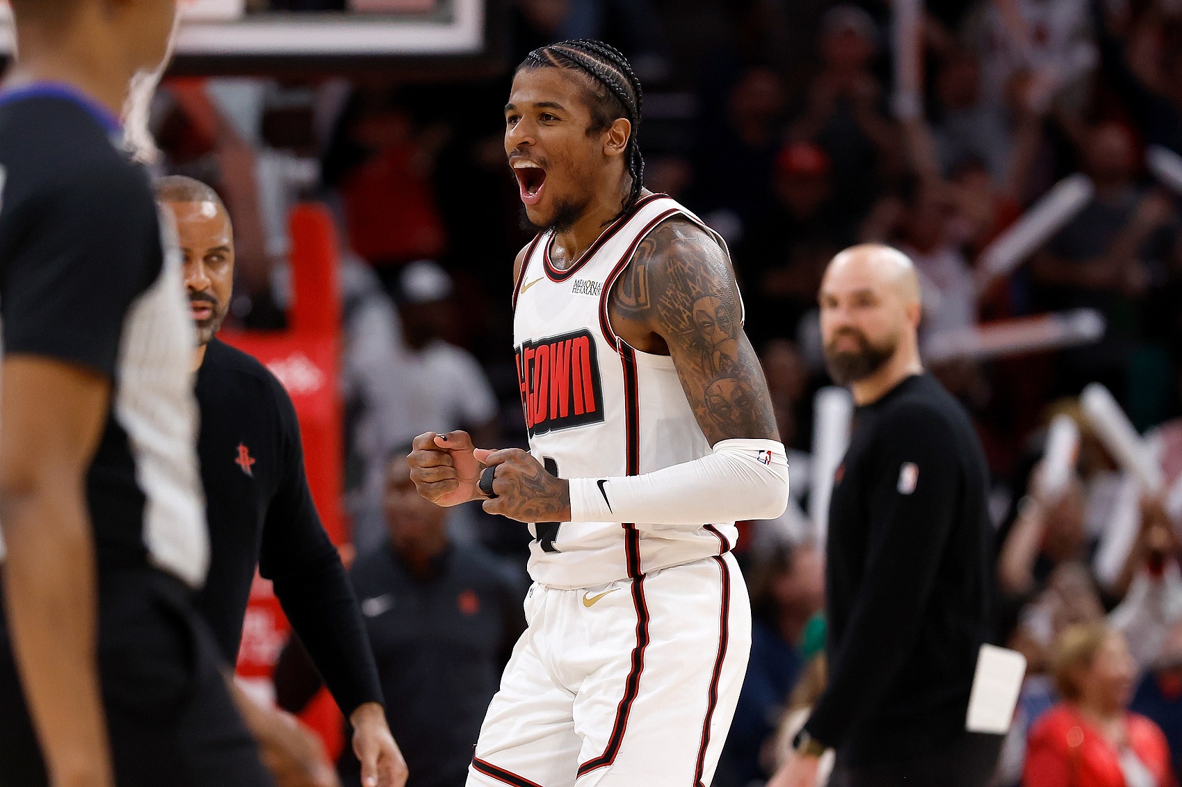 火箭客场击败活塞，取得三连胜