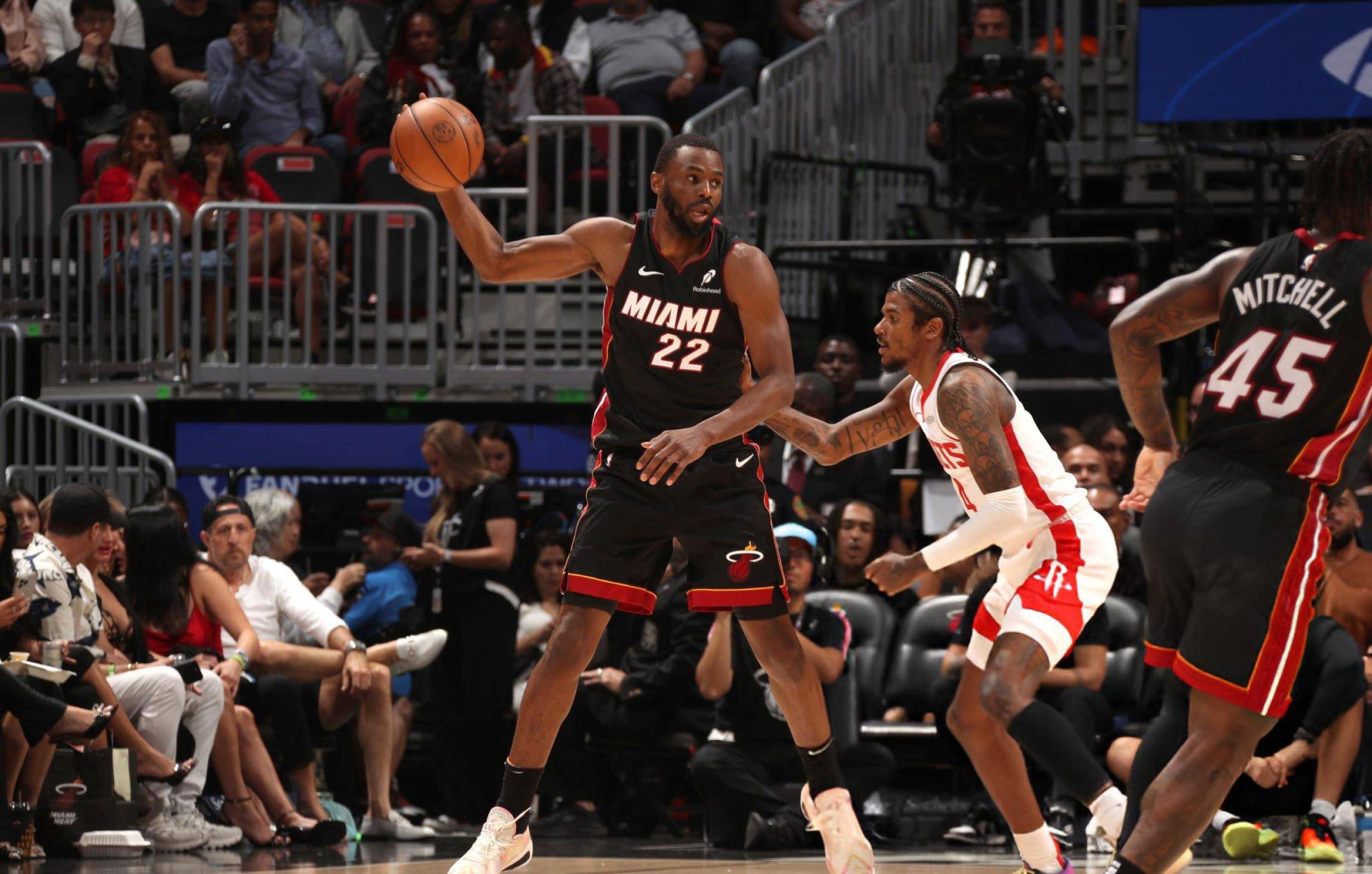 火箭客场胜黄蜂,豪取七连胜 火箭客场胜黄蜂,豪取七连胜