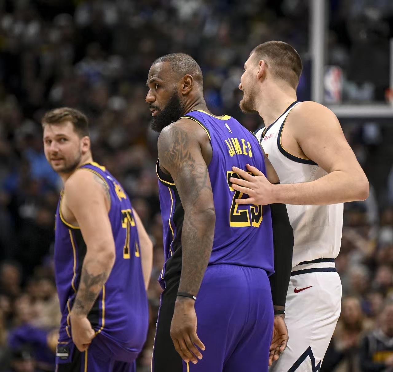 关于凯尔特人力克湖人B队，浓眉送出助攻的信息