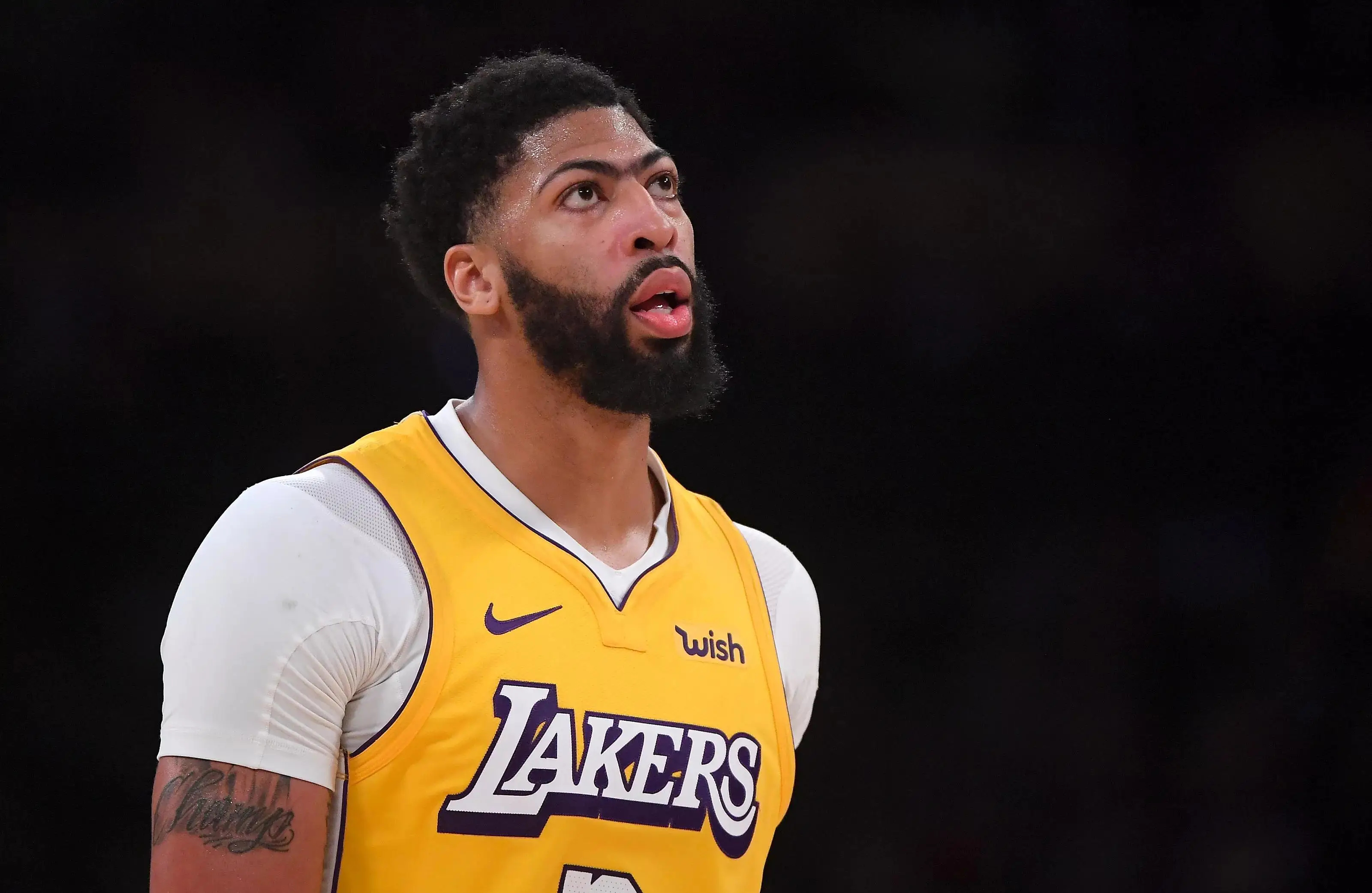 关于凯尔特人力克湖人B队，浓眉送出助攻的信息