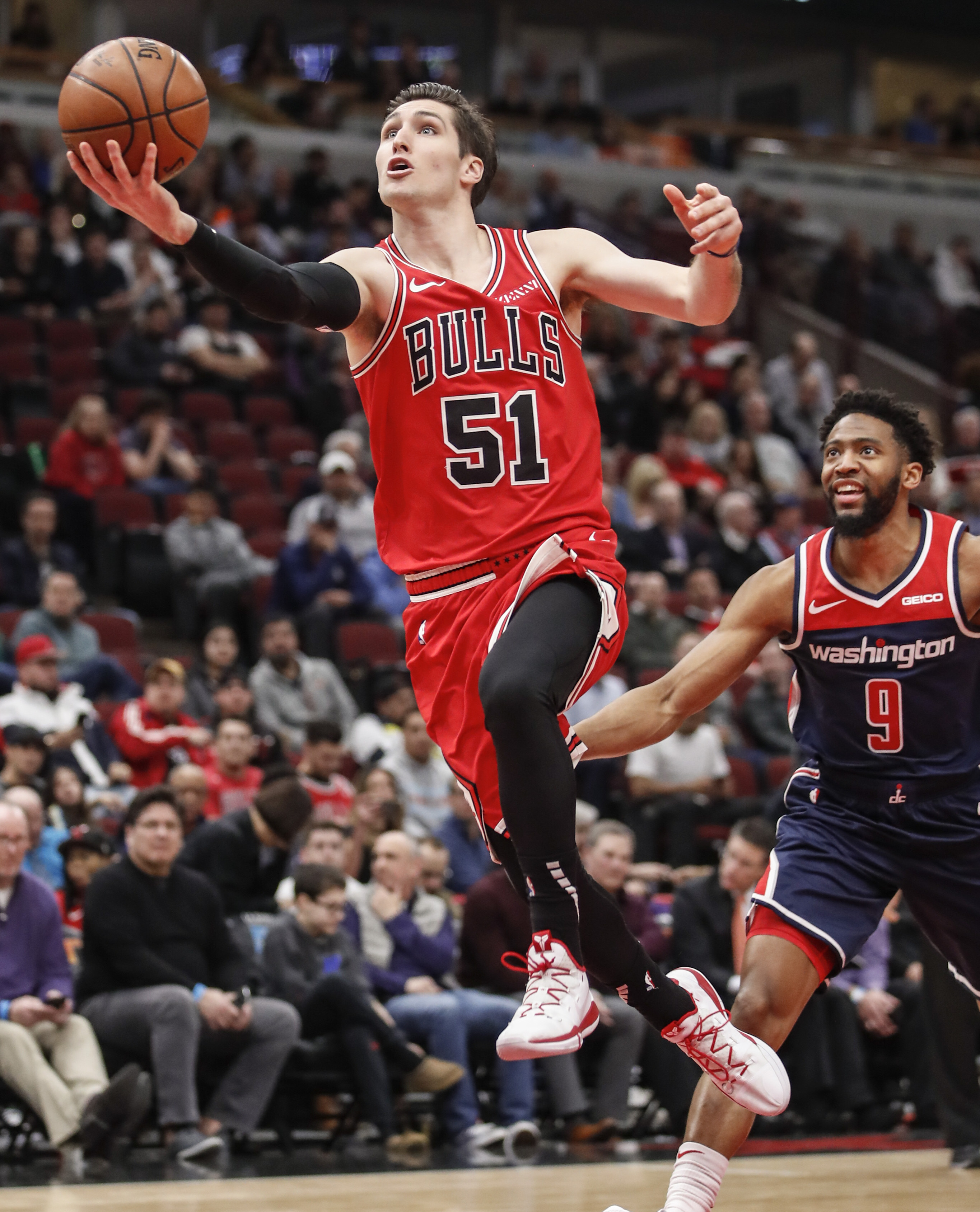 球星爆发！篮球赛场再现神级操作的简单介绍